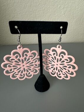 Delicate Pink Floral Cutout Dangle Earrings - Women Jewelry